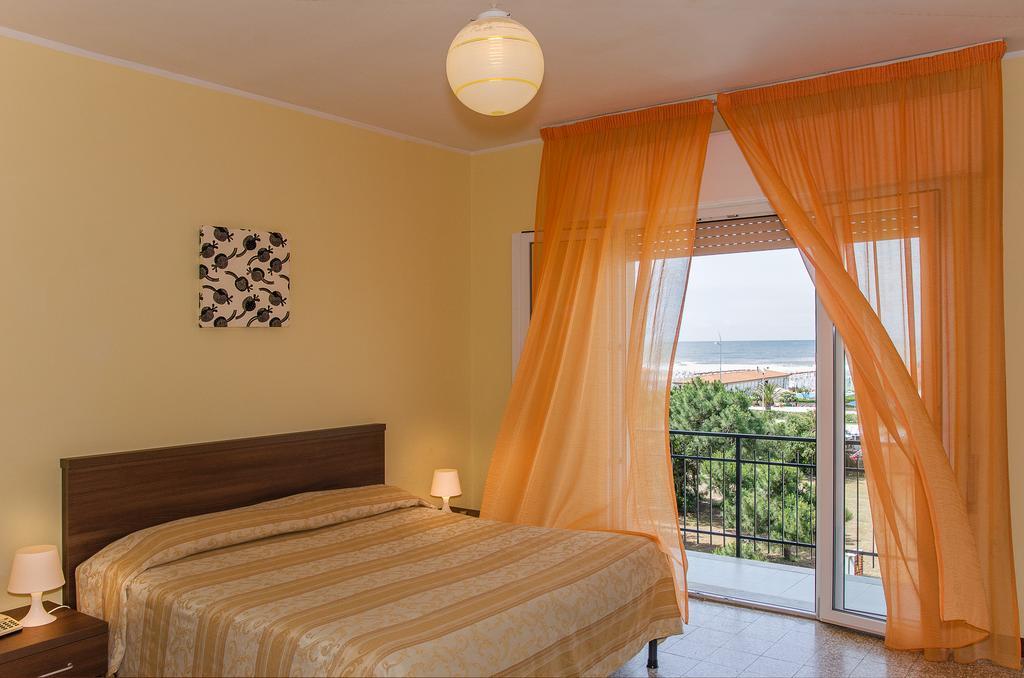 Hotel Montecarlo Лидо Ди Камайоре Екстериор снимка